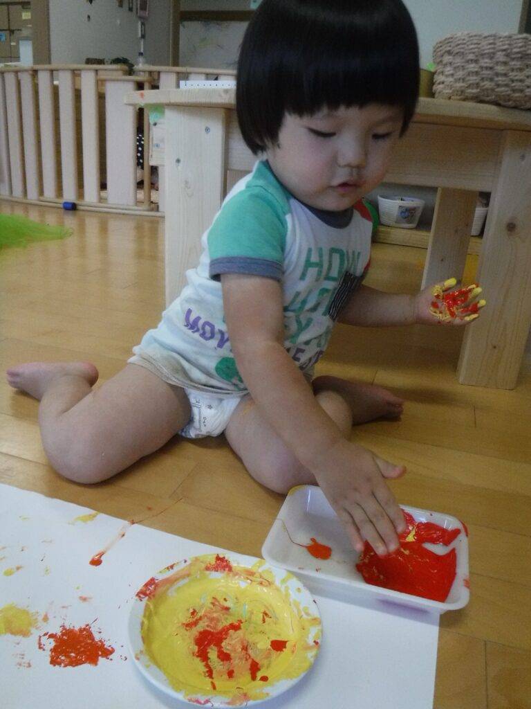 1歳児 室内あそびと外あそび 関東学院のびのびのば園 幼稚園 保育園 地域子育て